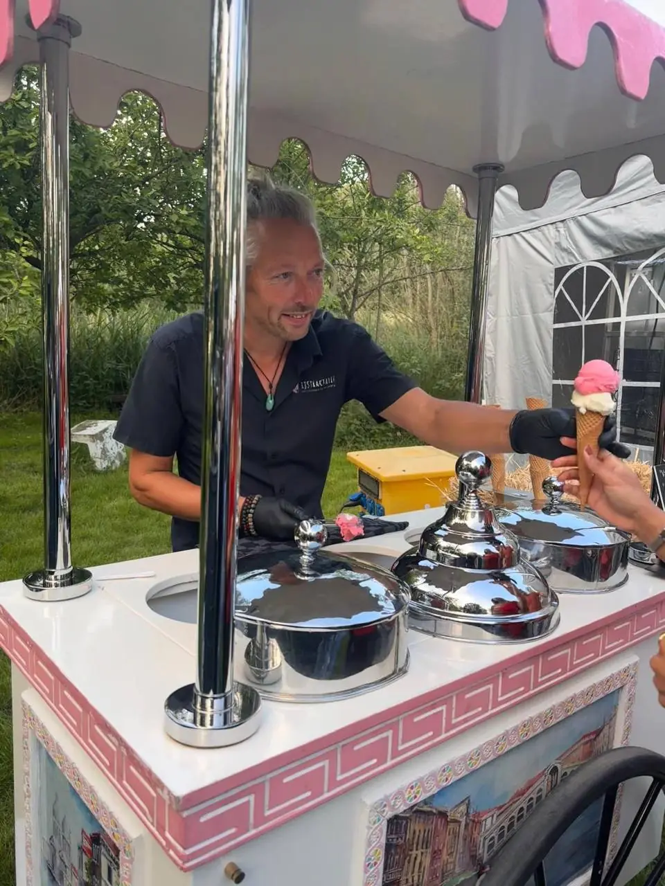 Custom gelato cart bij een pop-up